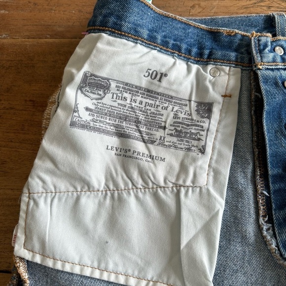 Levis 501 Distressed Cut Off Shorts 30 NWT - Picture 13 of 13